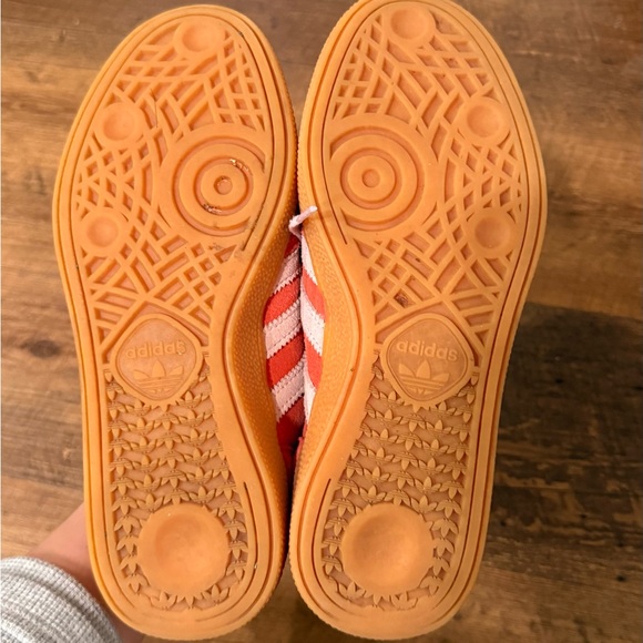 Adidas Sambas Coral and White Suede Sneakers sz 5.5 fits like US 6 - Picture 4 of 5